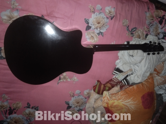 Used Guitar for Sale – Excellent Condition at a Great Price!